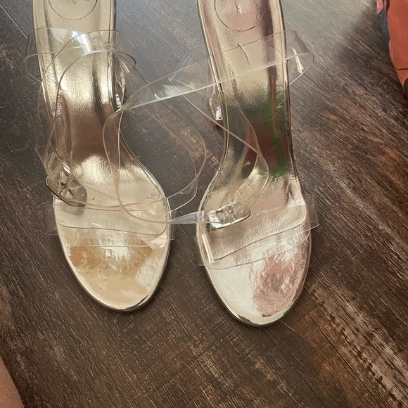 ESSEX GLAM Womens Silver Metallic Ankle Strap Clear Heel Peep Toe Sandals 9M - Picture 2 of 4